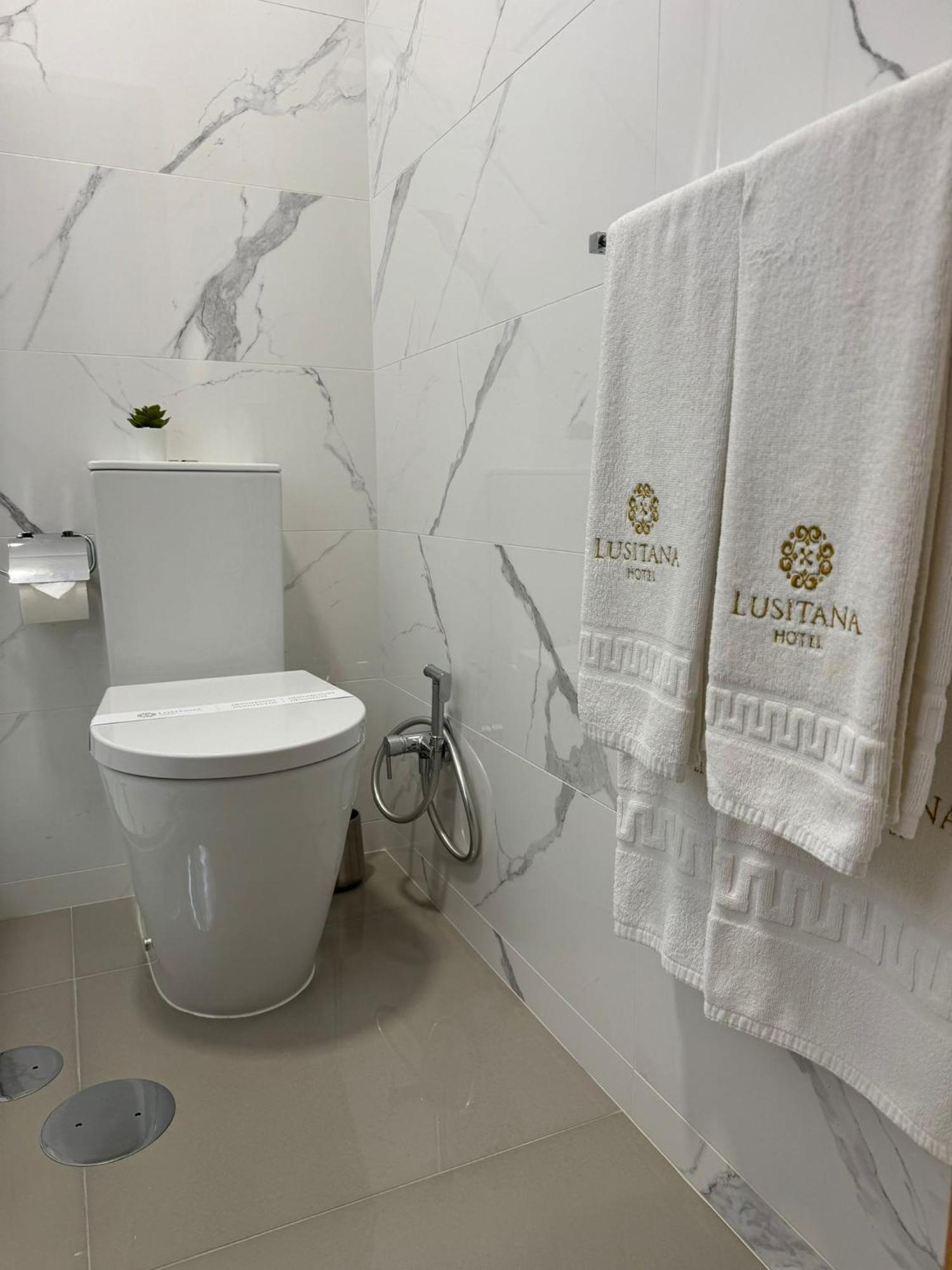 Lusitana Hotel OOporto Esterno foto